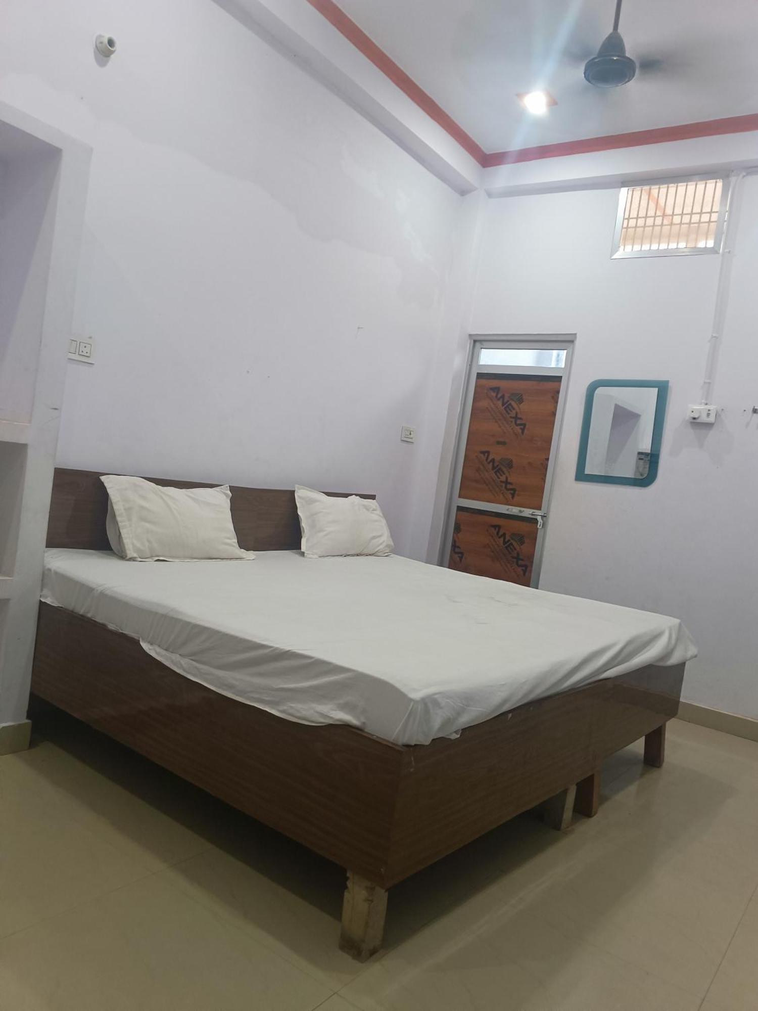 La Ayodhya Residency Hotel Kültér fotó