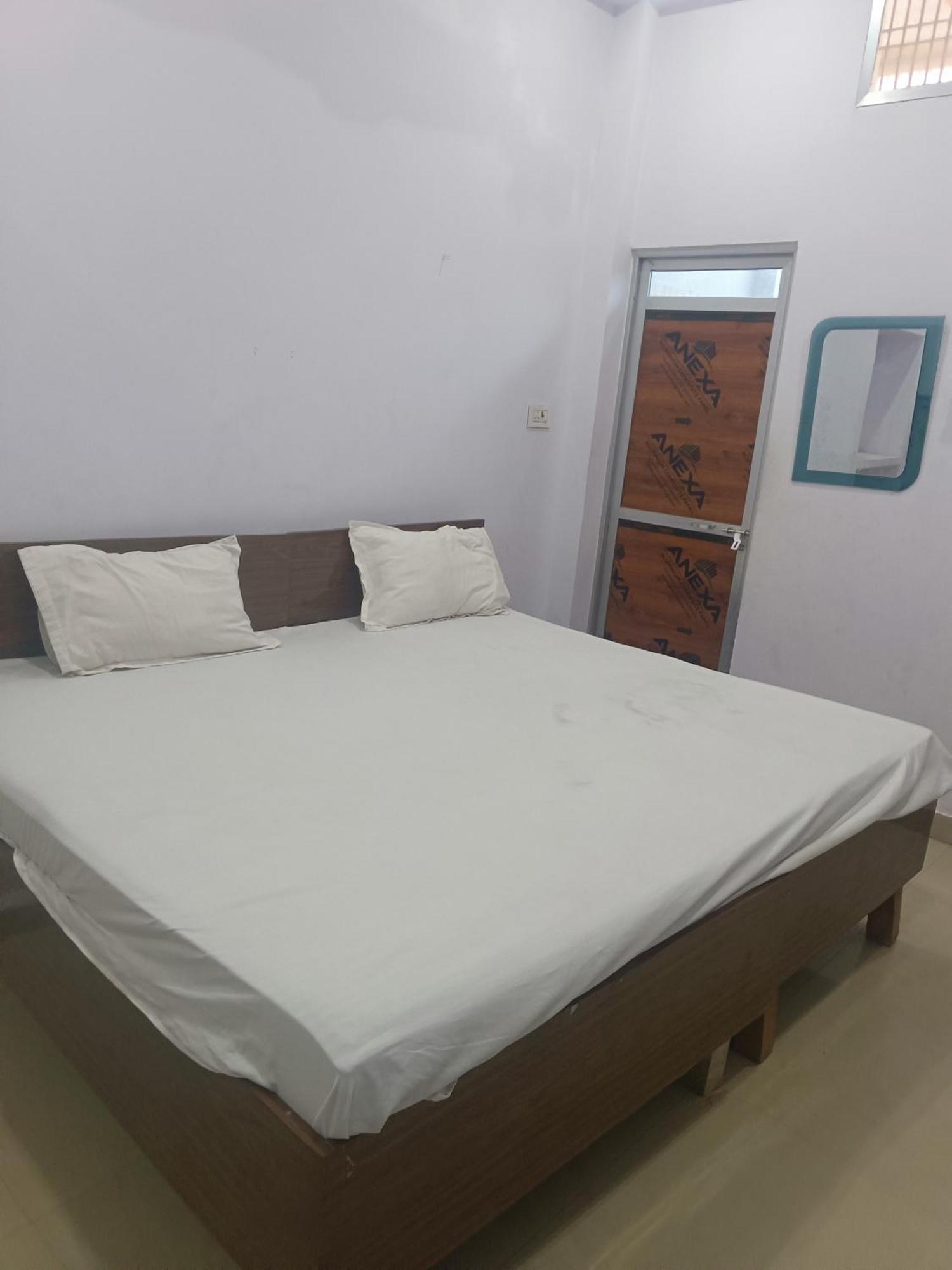 La Ayodhya Residency Hotel Kültér fotó